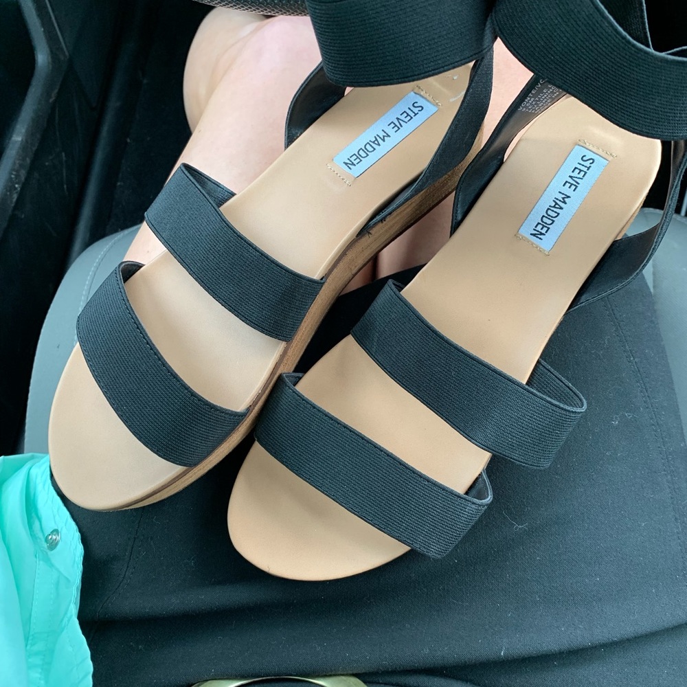 NWOT STEVE MADDEN FLATFORM SANDALS